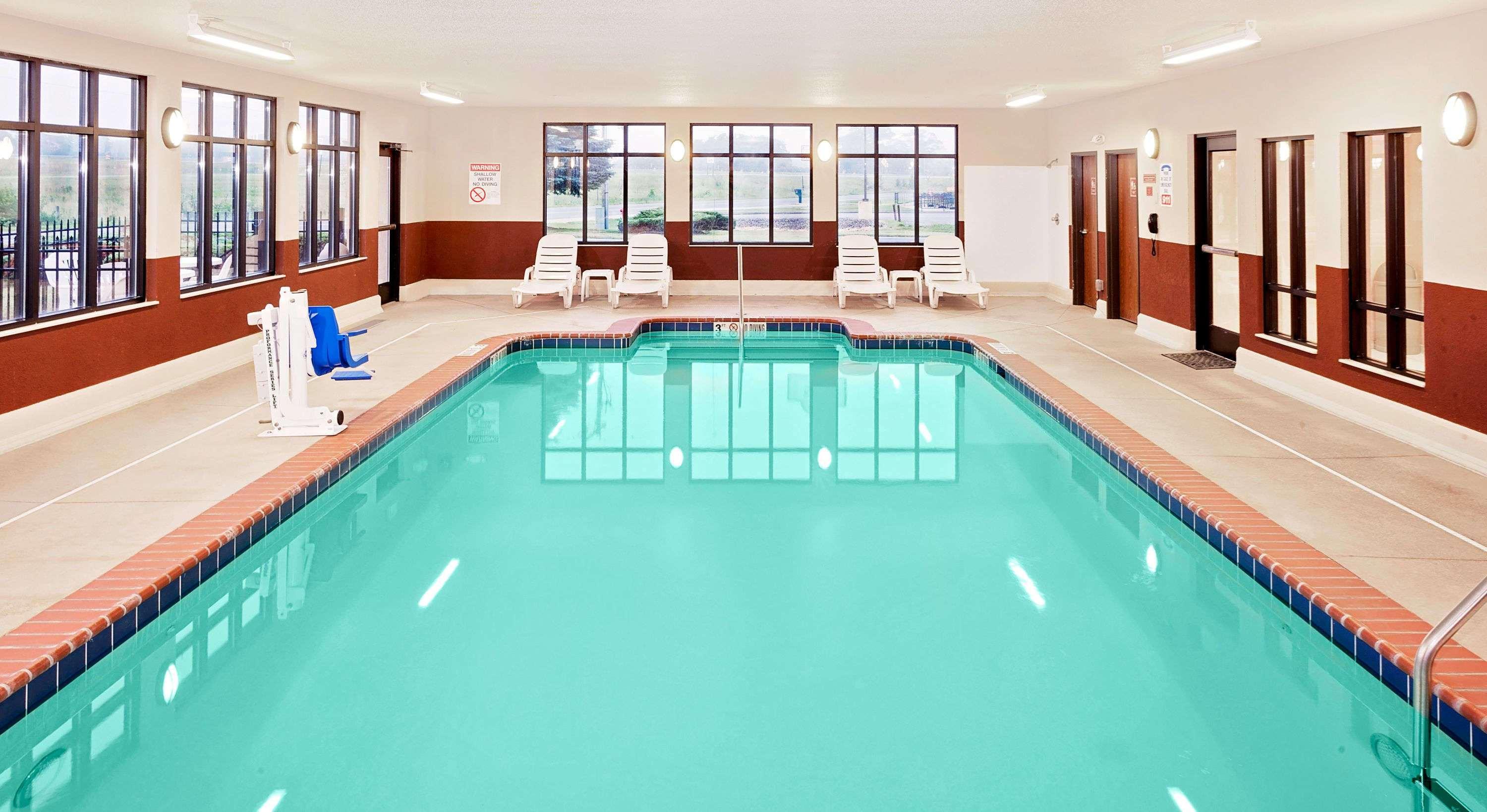 Baymont By Wyndham St. Joseph/Stevensville Εξωτερικό φωτογραφία
