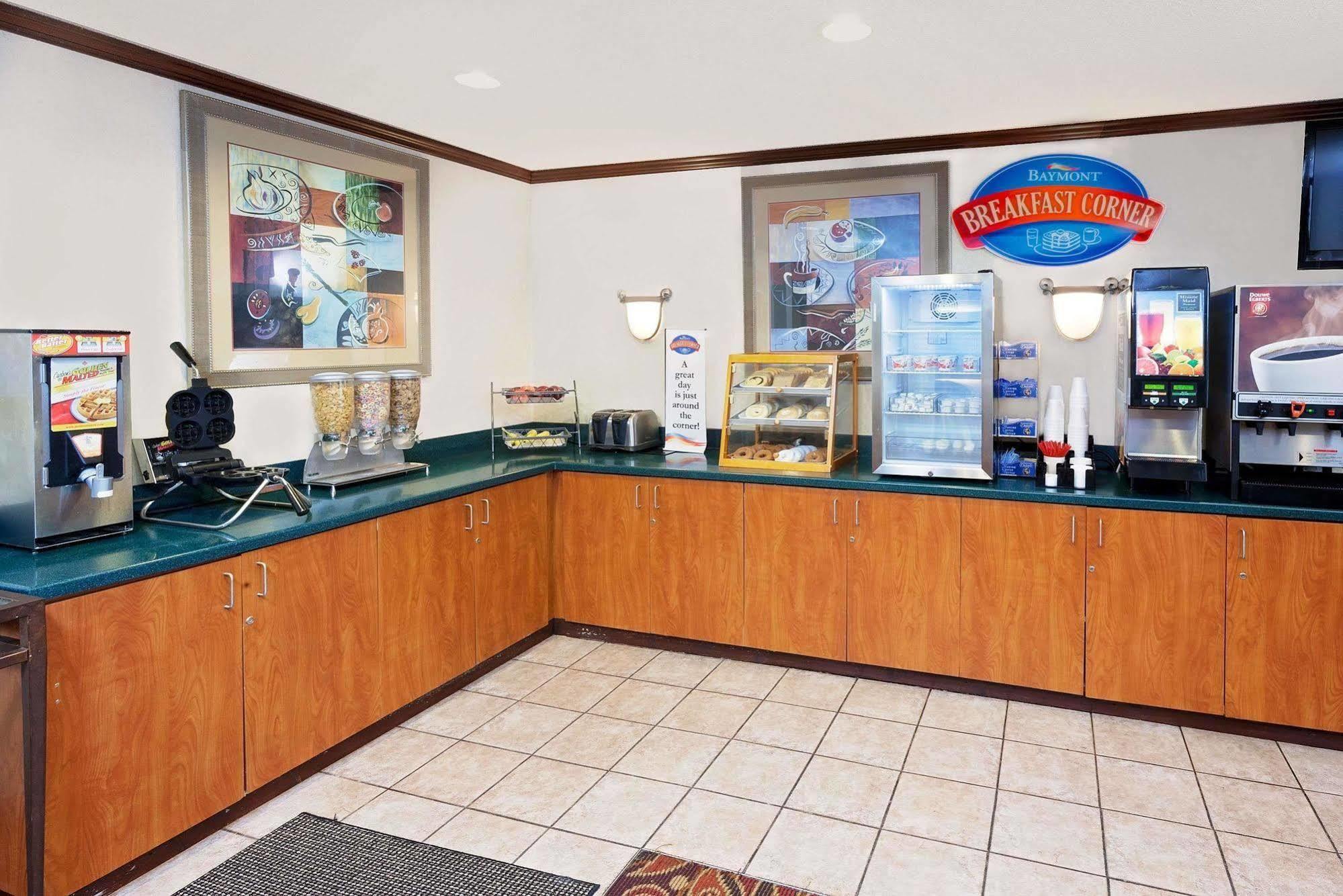 Baymont By Wyndham St. Joseph/Stevensville Εξωτερικό φωτογραφία
